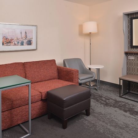 Holiday Inn & Suites Raleigh Cary By Ihg Экстерьер фото