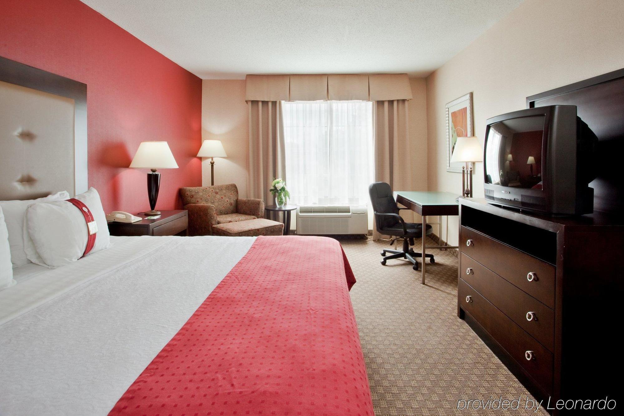 Holiday Inn & Suites Raleigh Cary By Ihg Номер фото