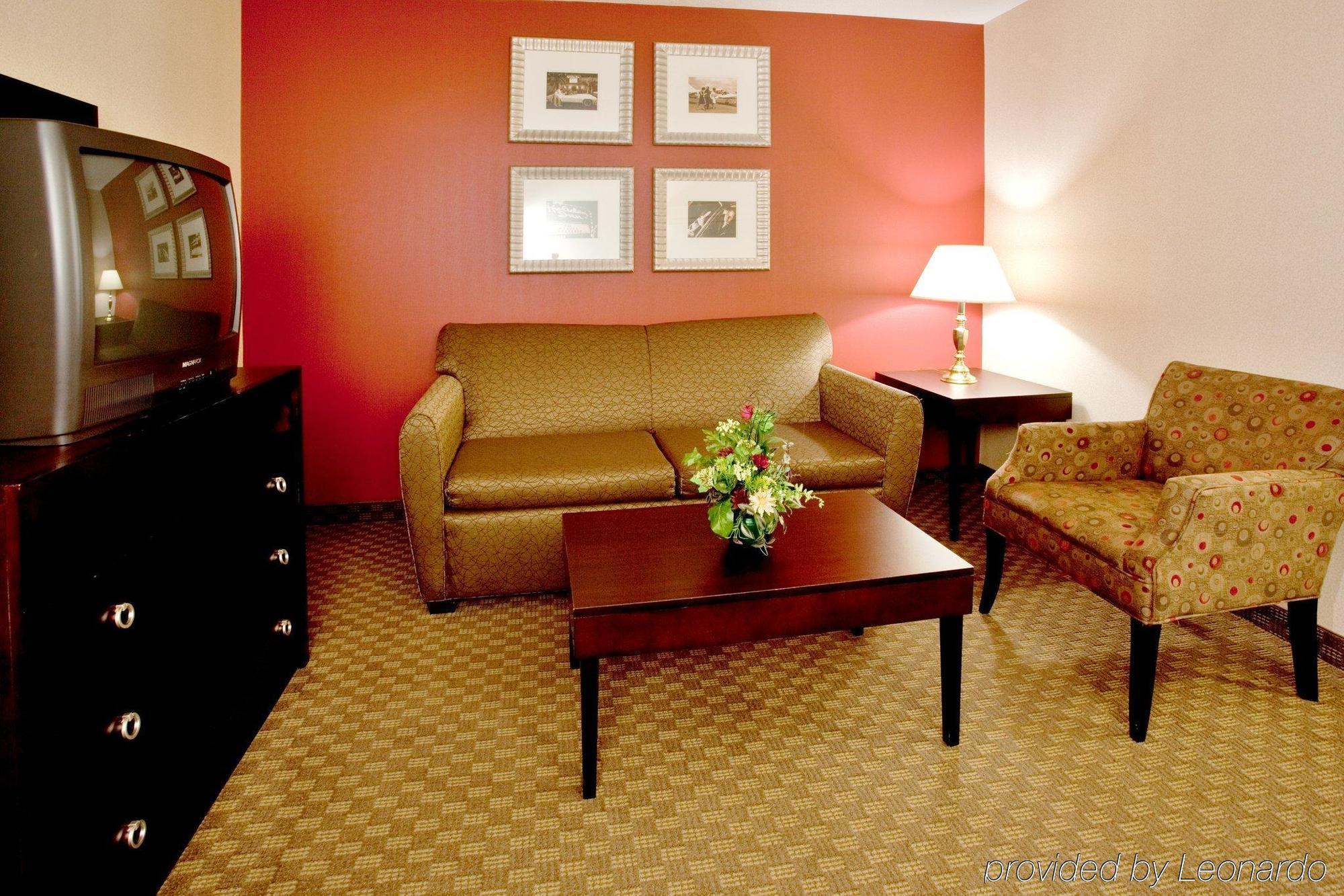 Holiday Inn & Suites Raleigh Cary By Ihg Номер фото