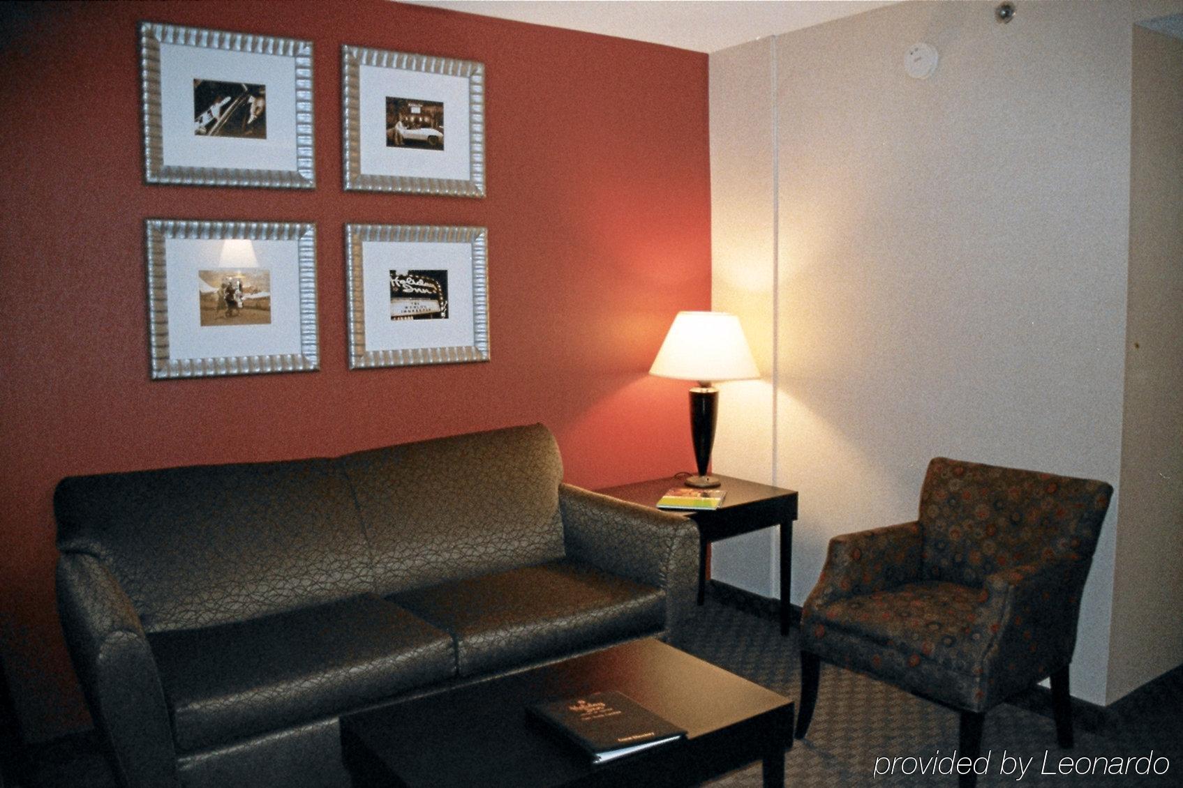 Holiday Inn & Suites Raleigh Cary By Ihg Номер фото