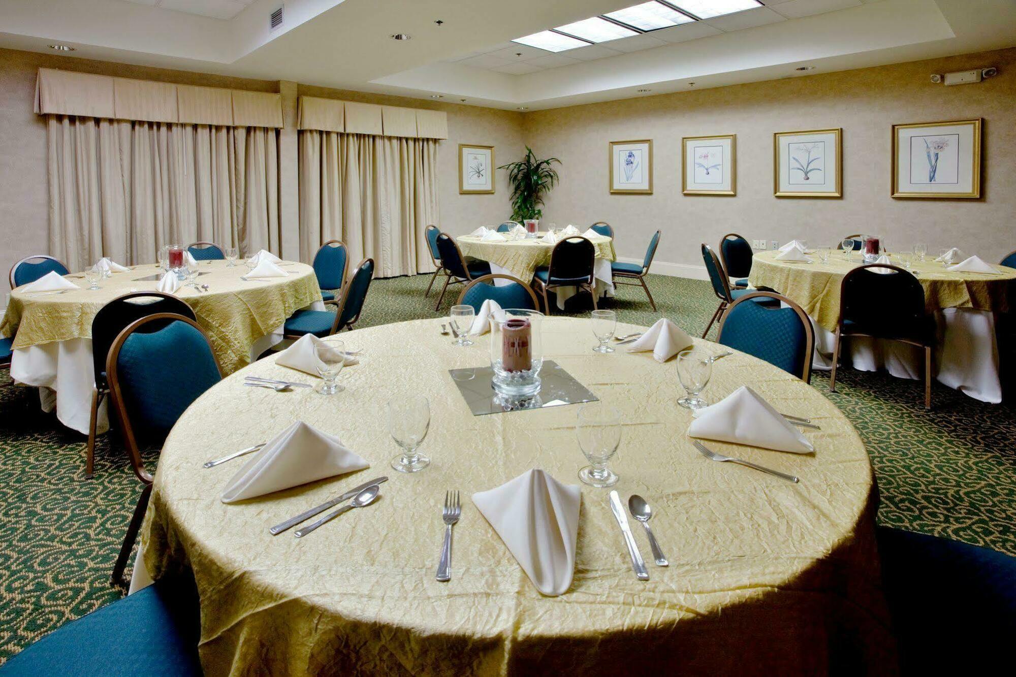 Holiday Inn & Suites Raleigh Cary By Ihg Ресторан фото