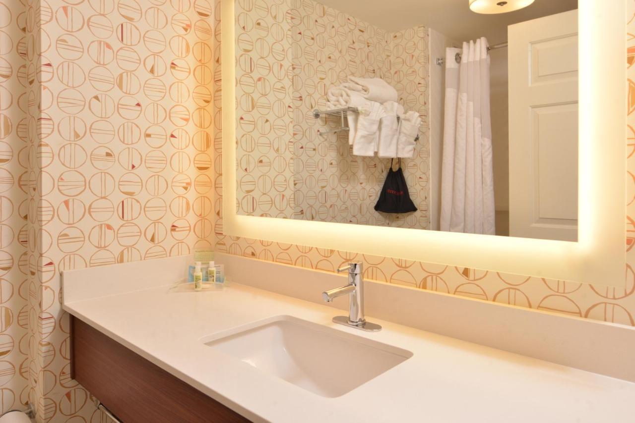 Holiday Inn & Suites Raleigh Cary By Ihg Экстерьер фото